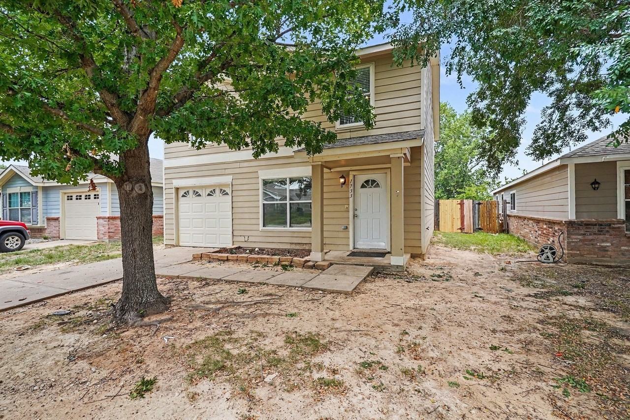 1733 Vineridge Ln - Photo 2 of 26