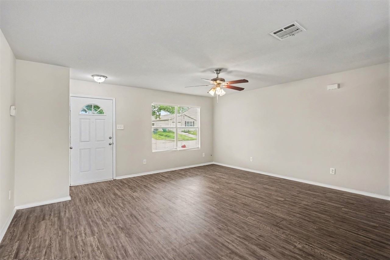 1733 Vineridge Ln - Photo 4 of 26