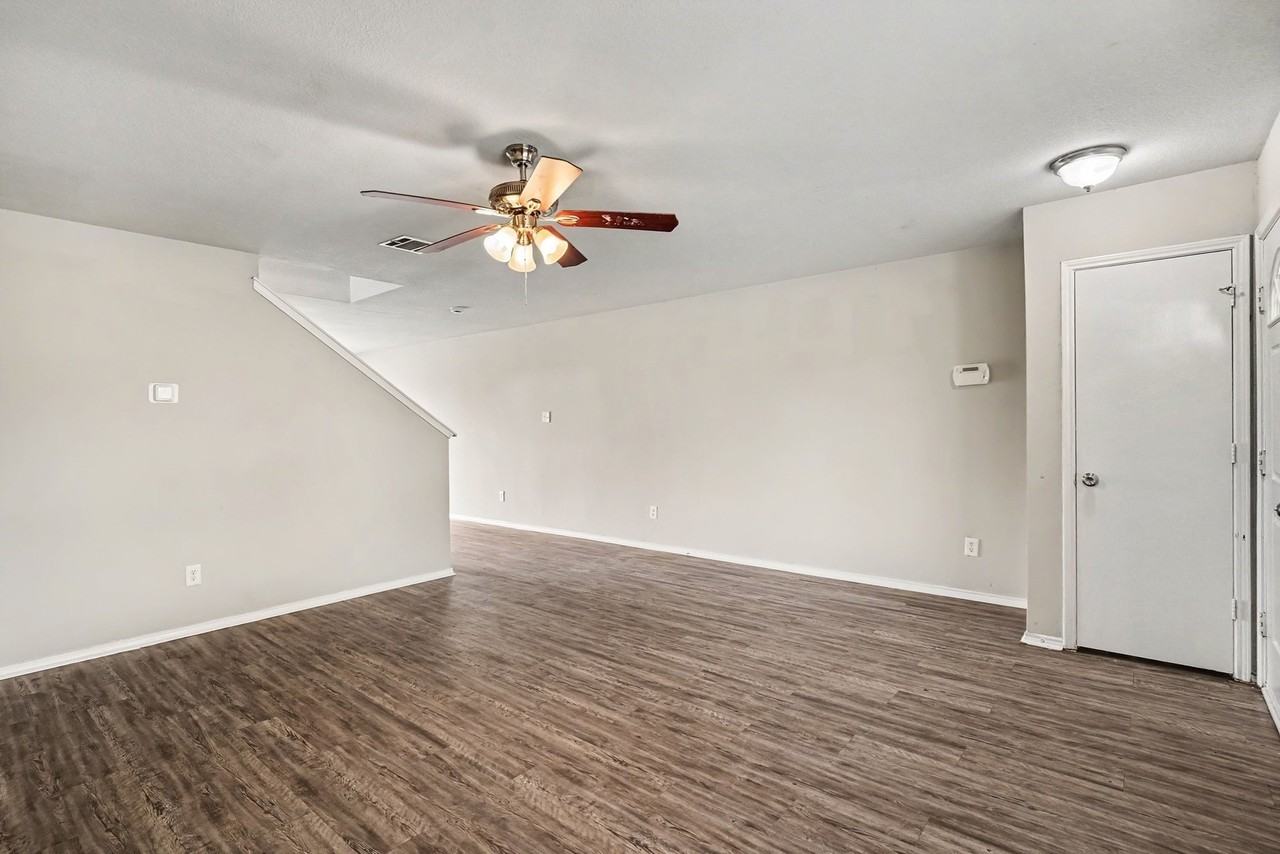 1733 Vineridge Ln - Photo 5 of 26