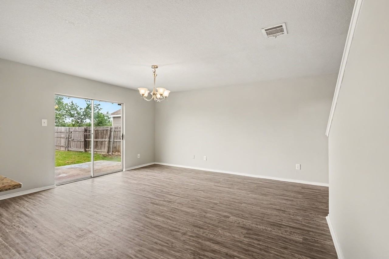 1733 Vineridge Ln - Photo 7 of 26