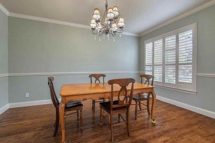 2056 Barret Dr - Photo 3 of 24