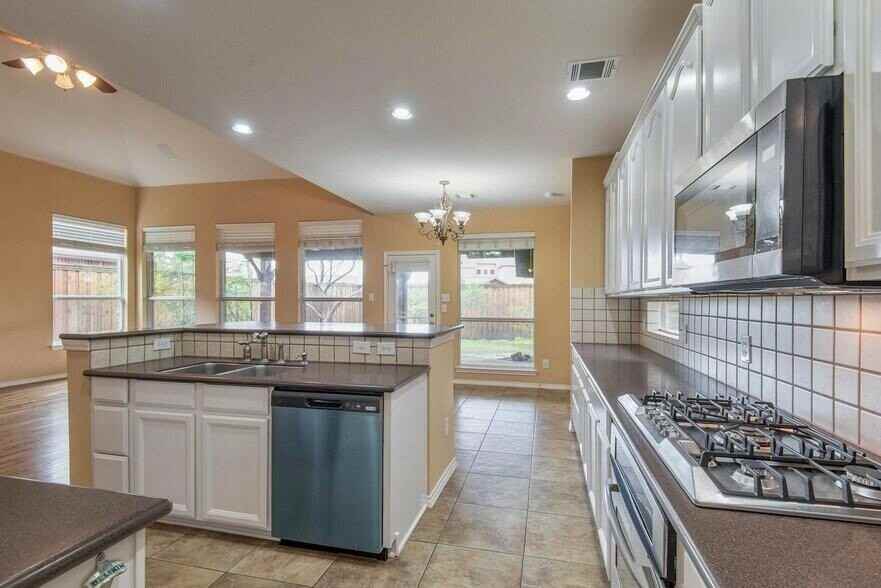 2056 Barret Dr - Photo 6 of 24