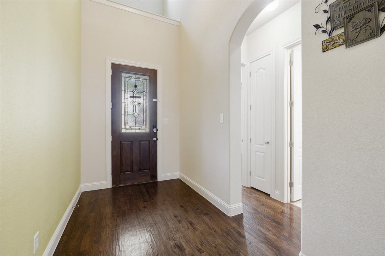328 Anna Ave - Photo 4 of 29