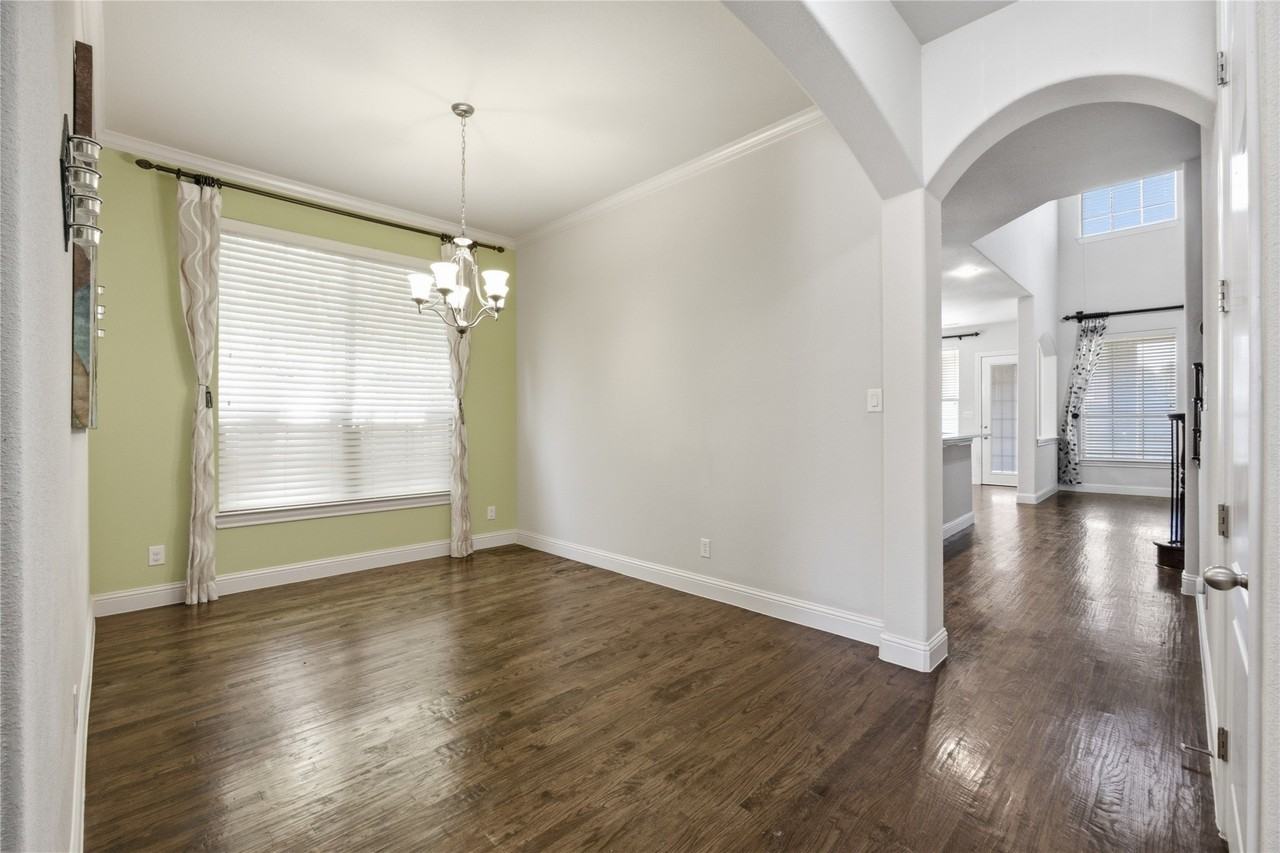 328 Anna Ave - Photo 5 of 29