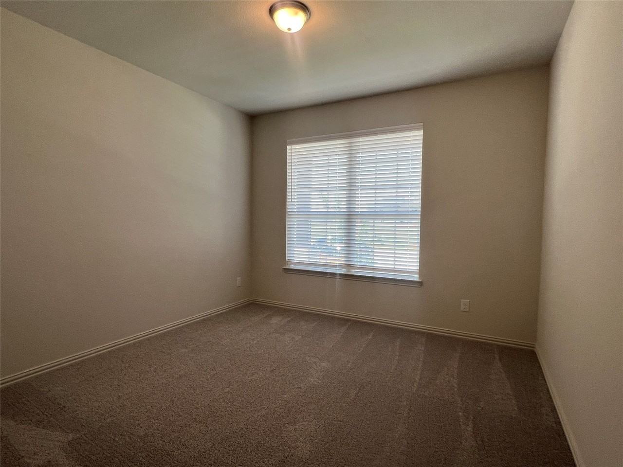 16108 Hidden Cove Dr - Photo 4 of 40