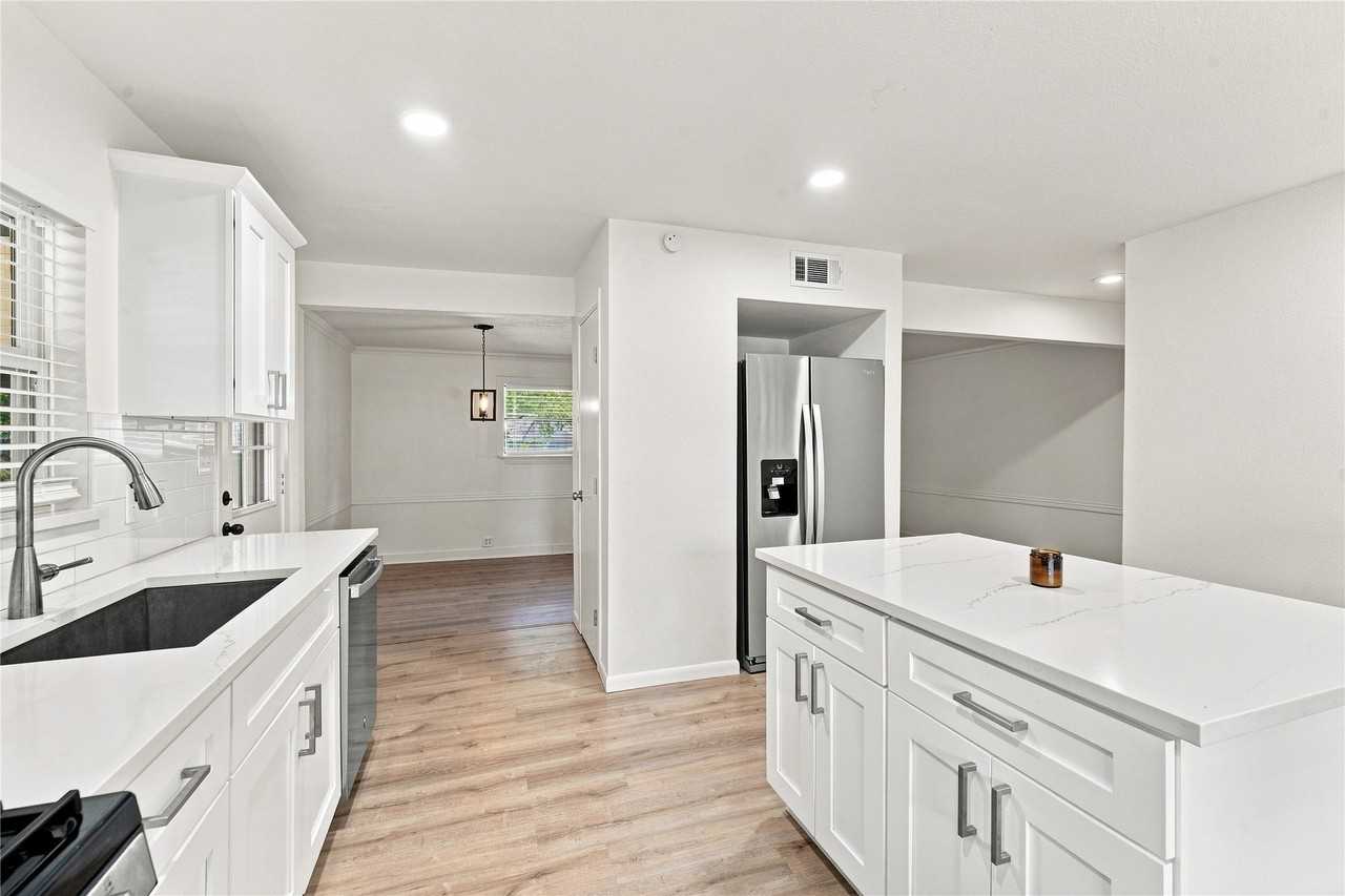 1411 W Shields Dr - Photo 7 of 28