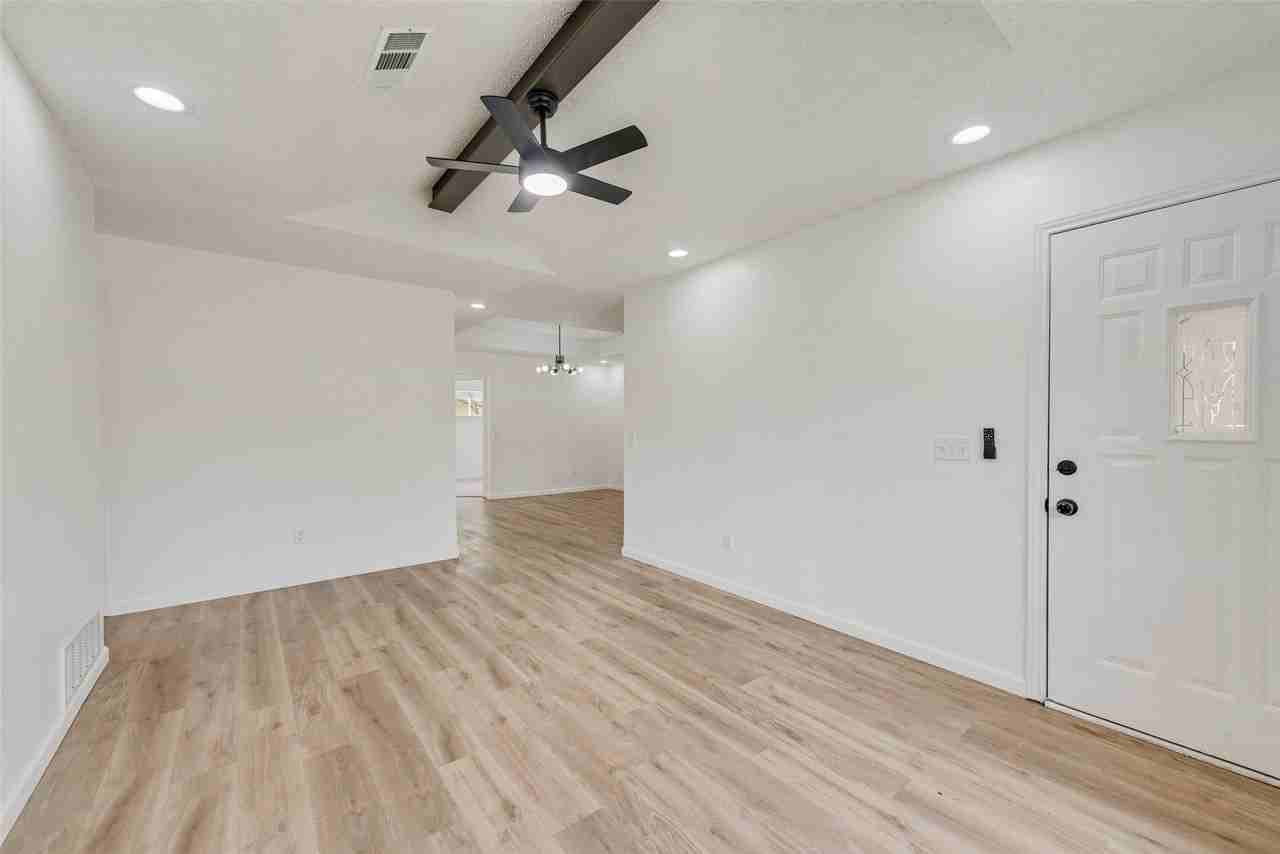907 Melanie Ln - Photo 5 of 32