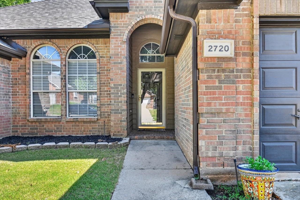 2720 Windstone Way - Photo 3 of 32