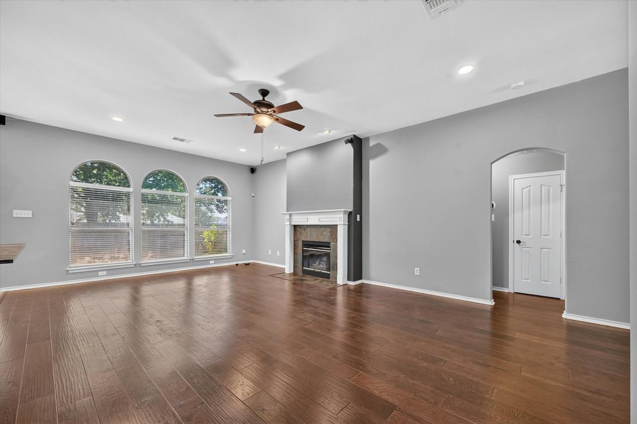 2720 Windstone Way - Photo 6 of 32