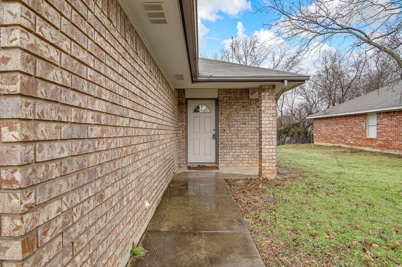116 Honey Bee Dr - Photo 2 of 23