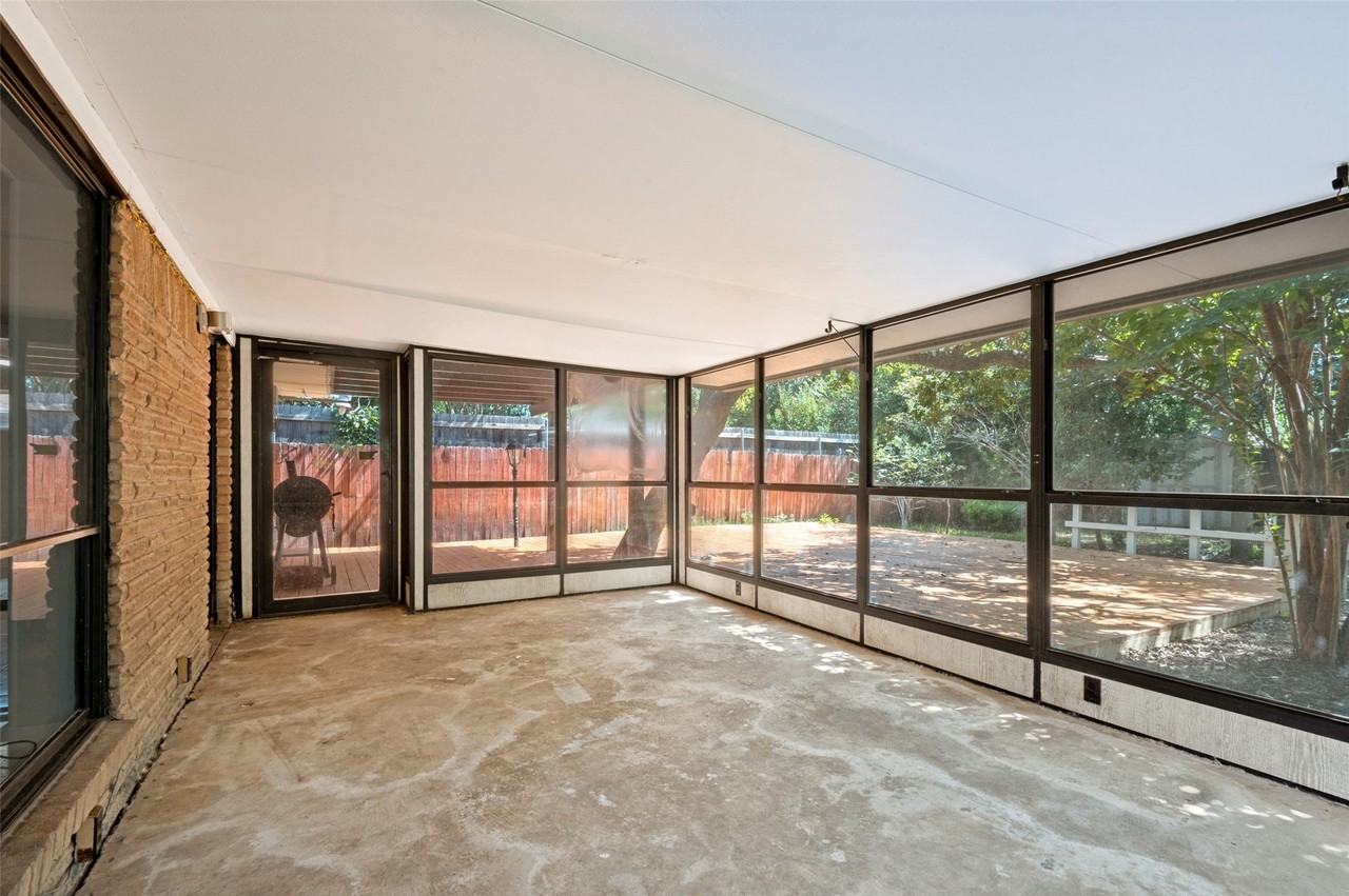 905 Ridgewood Ter - Photo 3 of 24