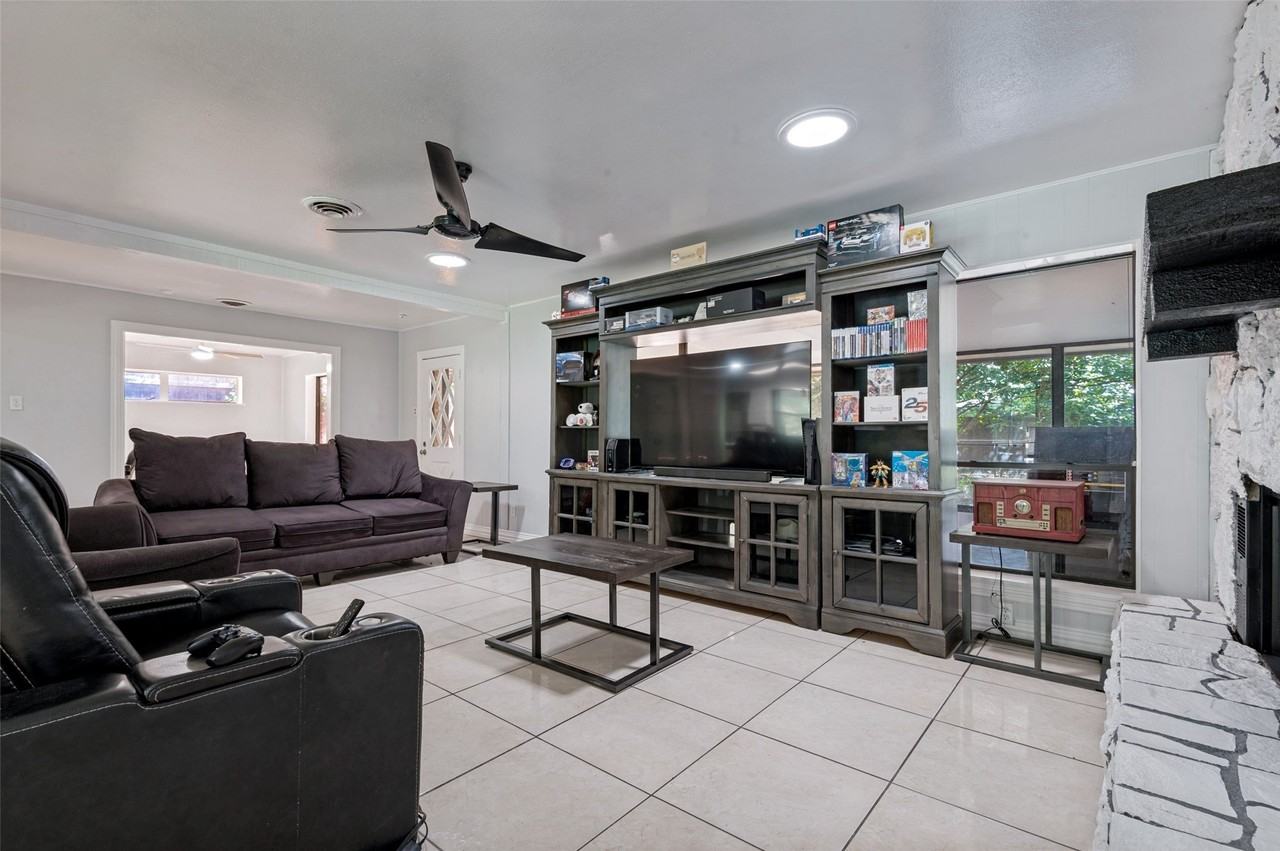 905 Ridgewood Ter - Photo 6 of 24
