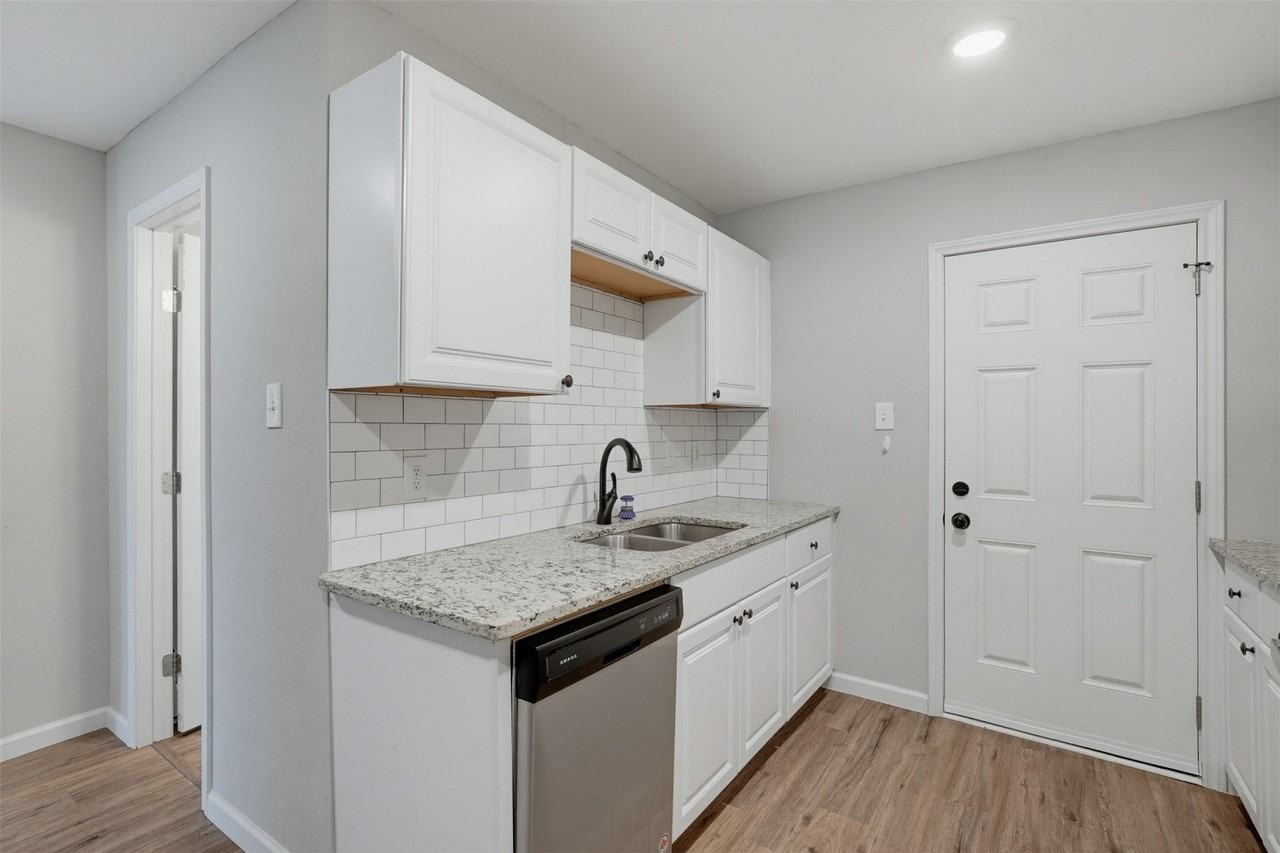 509 Ne 19th St - Photo 3 of 16
