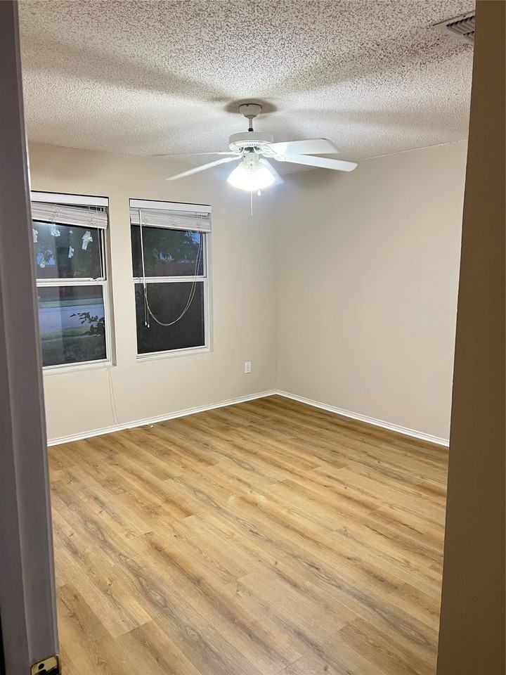 4502 Cedar Crest Dr - Photo 3 of 19