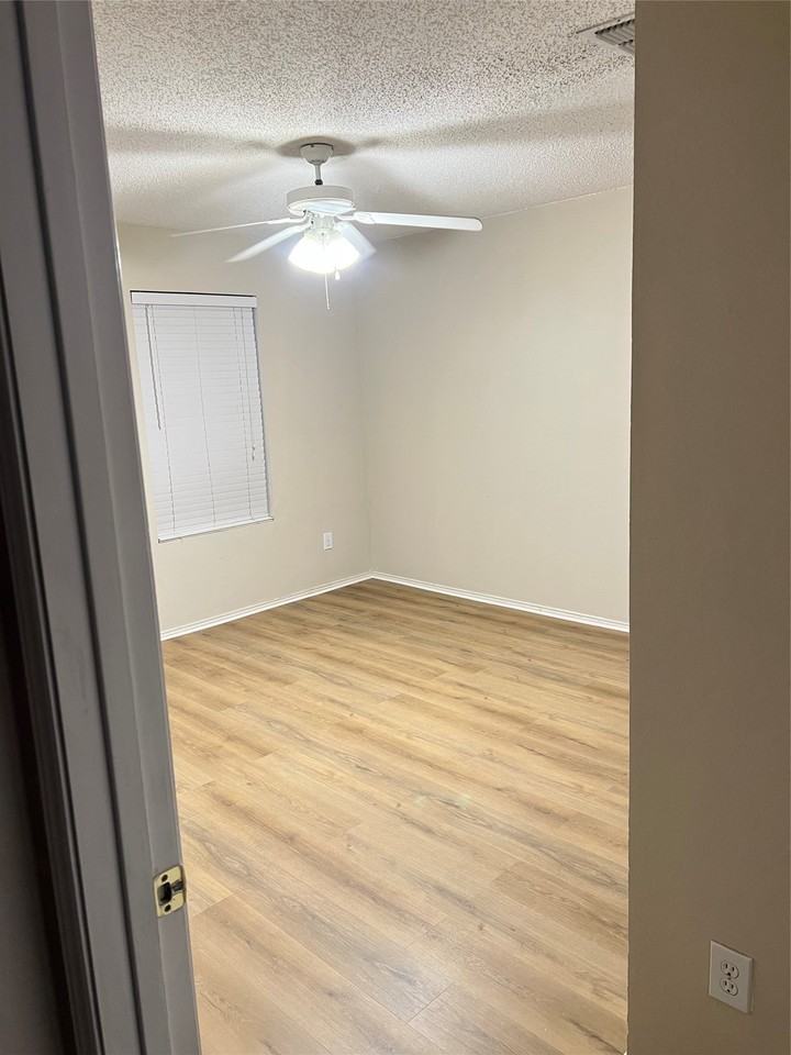 4502 Cedar Crest Dr - Photo 4 of 19