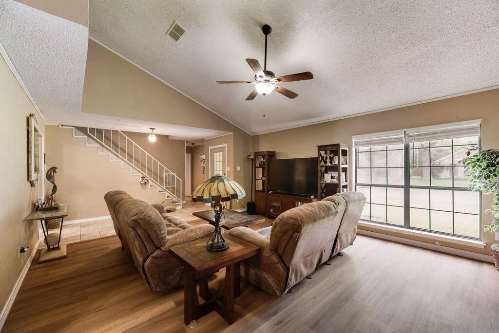 1022 Melissa Ln - Photo 3 of 16