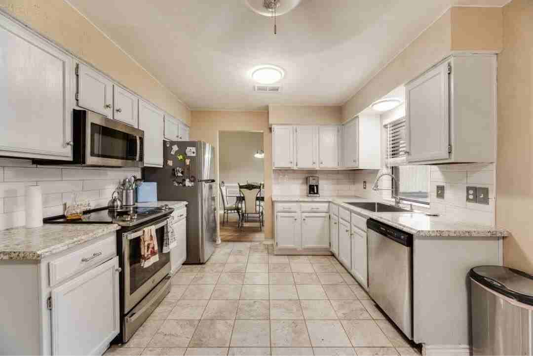 1022 Melissa Ln - Photo 6 of 16