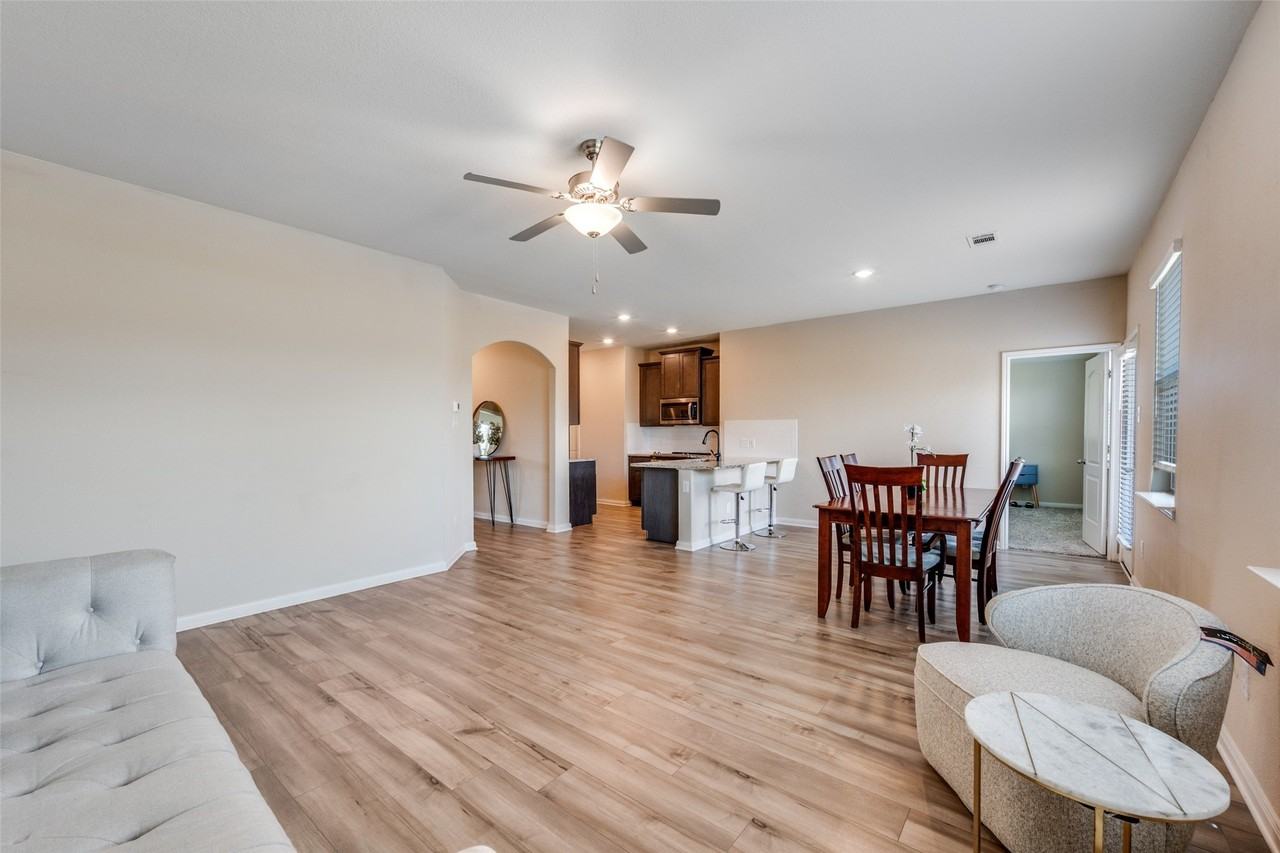 505 Lowery Oaks Trl - Photo 4 of 24