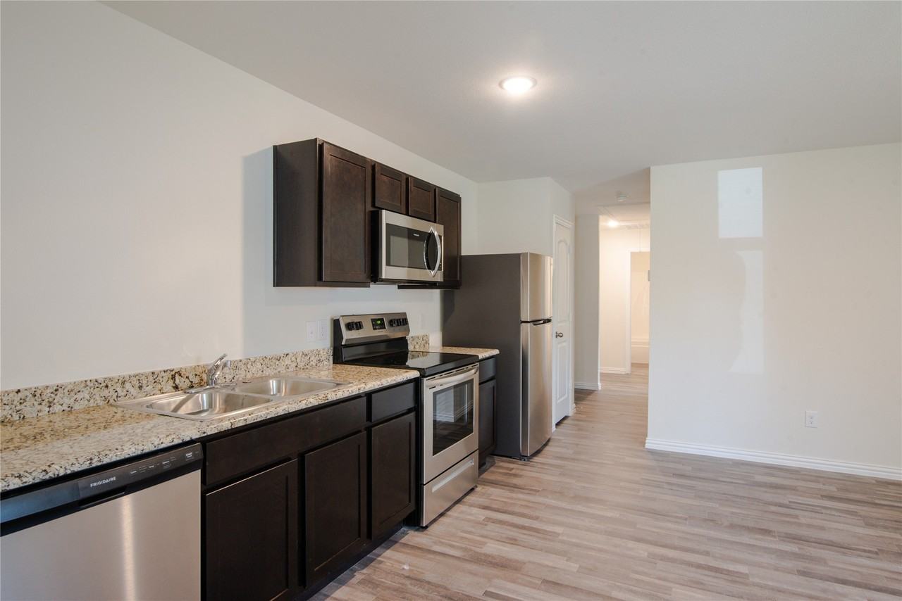 217 E 12th St #B - Photo 2 of 9