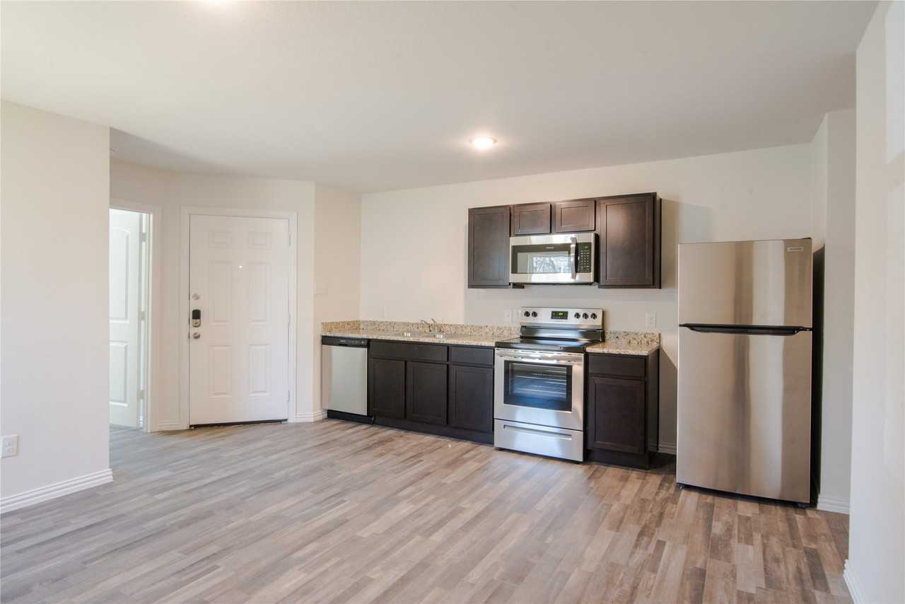 217 E 12th St #B - Photo 3 of 9