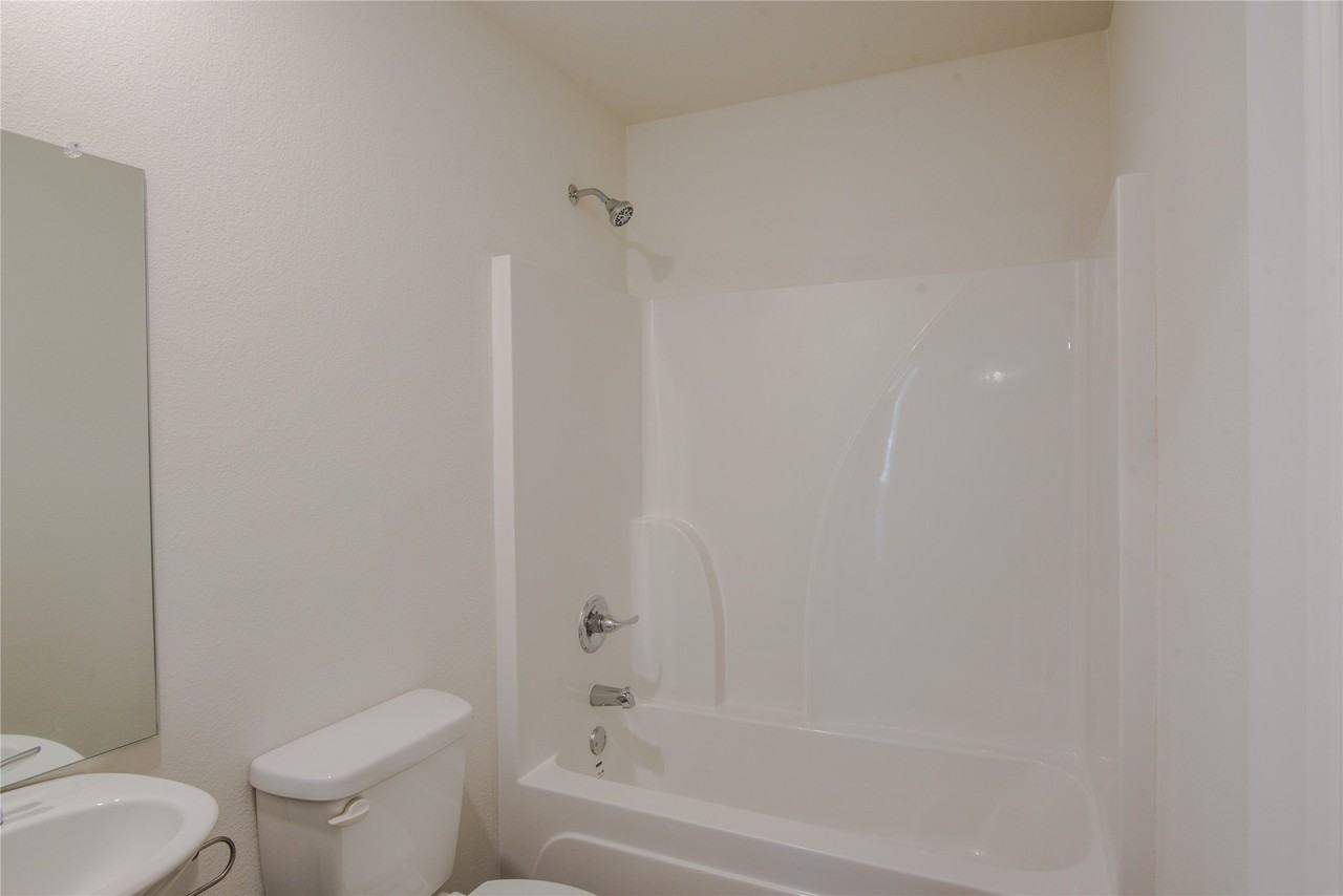 217 E 12th St #B - Photo 7 of 9