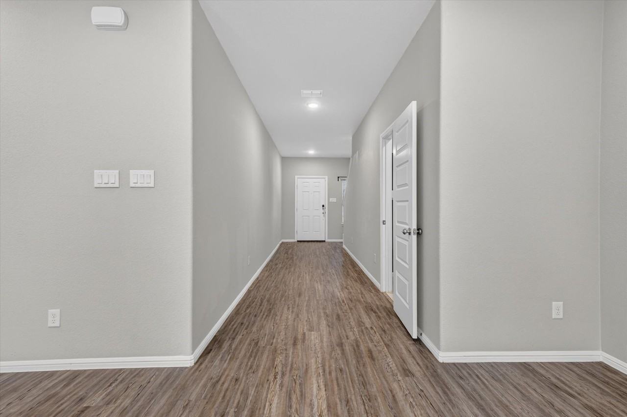 3348 Duncan Way - Photo 4 of 30