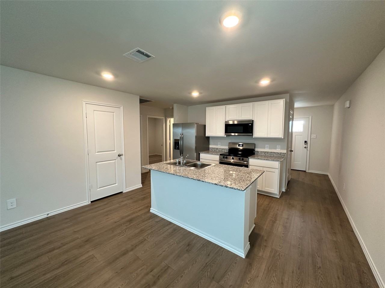 1813 Potomac Ln - Photo 3 of 13