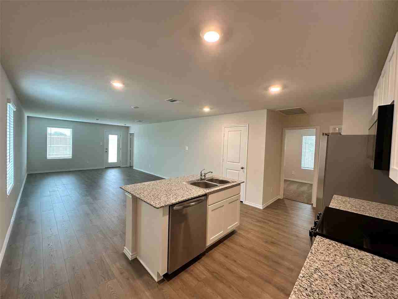 1813 Potomac Ln - Photo 4 of 13