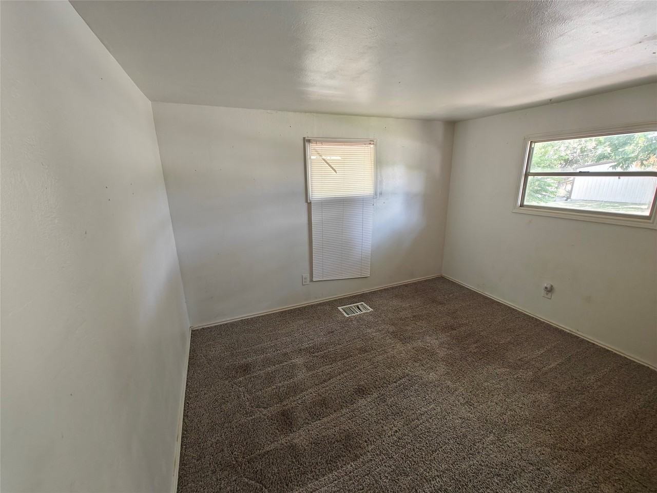 309 W Sherman St - Photo 6 of 12