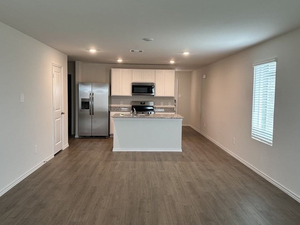 3520 Bridgeport Dr - Photo 2 of 13