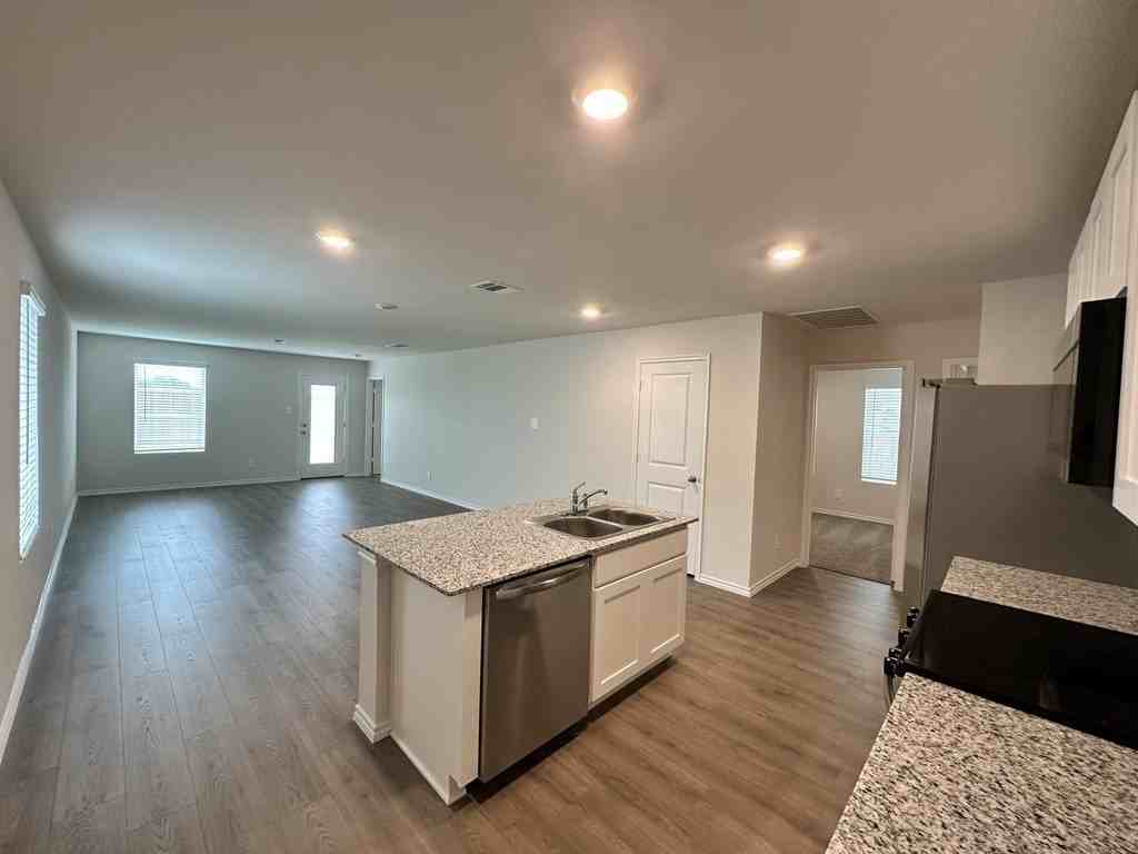3520 Bridgeport Dr - Photo 4 of 13