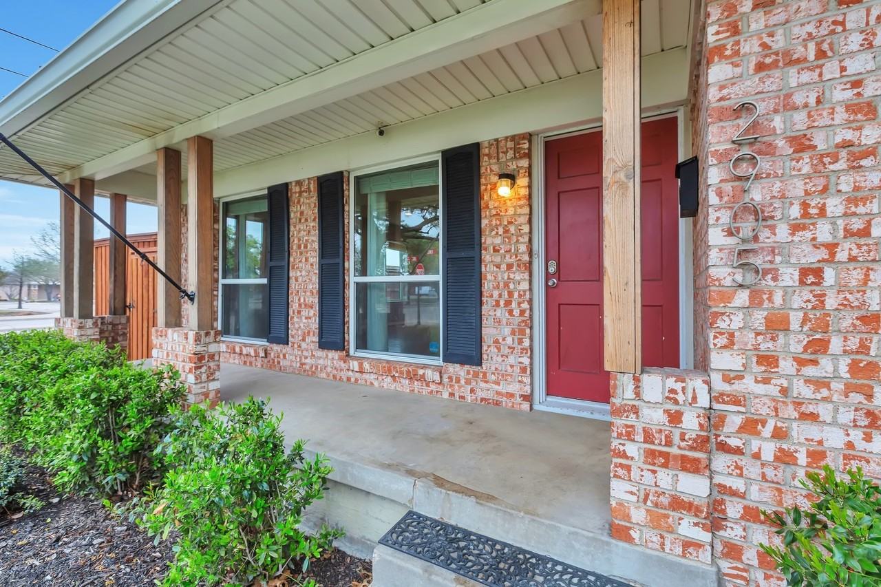 2905 Eric Ln - Photo 2 of 26