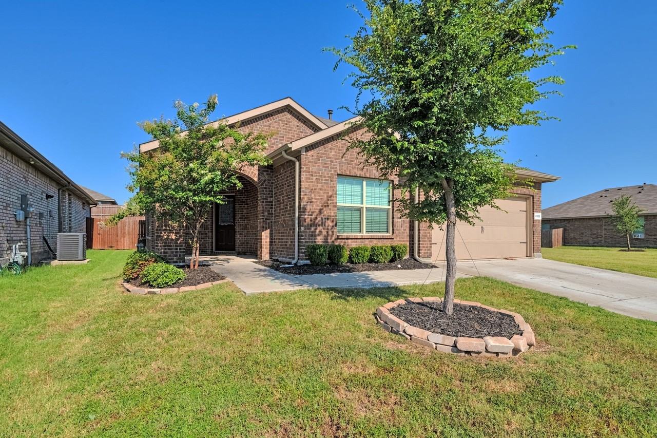 8305 Twisted Pine Way - Photo 2 of 24