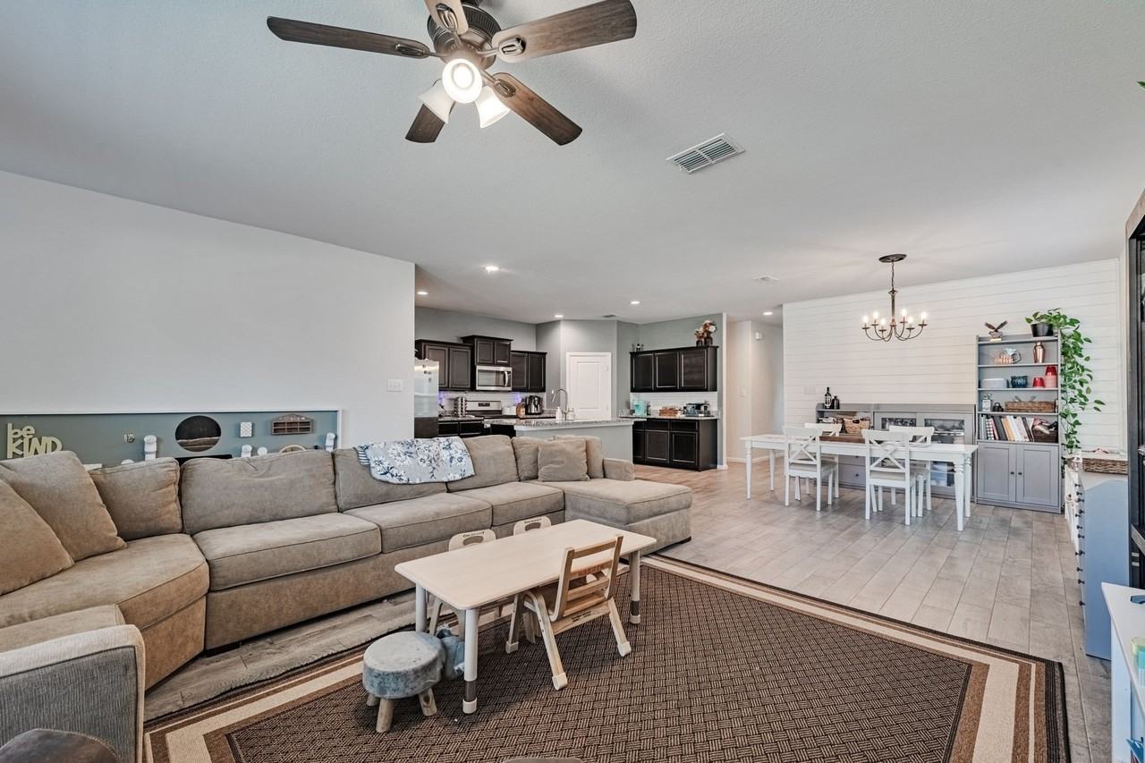 8305 Twisted Pine Way - Photo 3 of 24