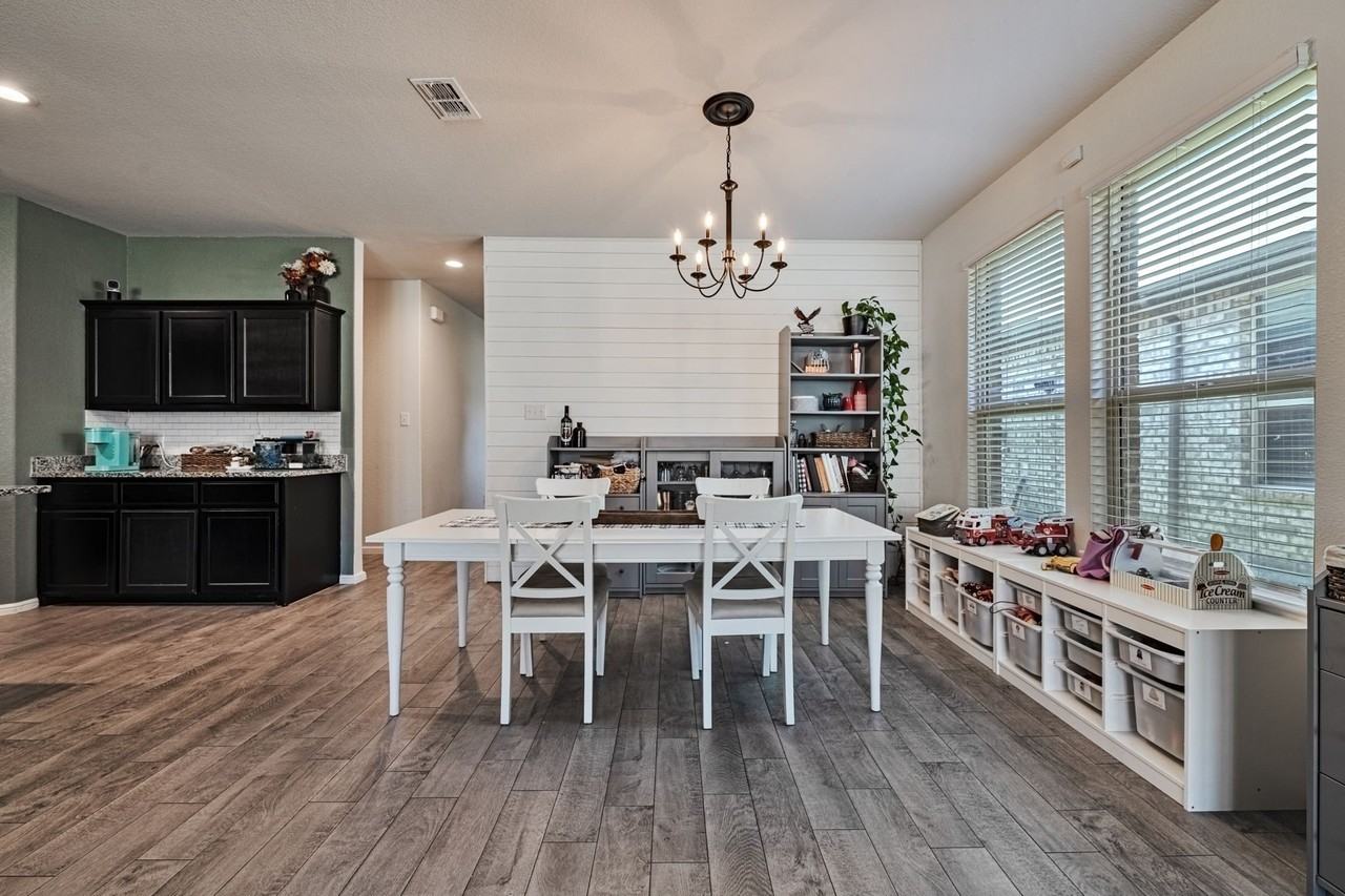 8305 Twisted Pine Way - Photo 4 of 24