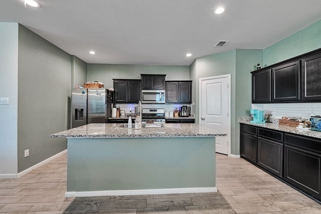 8305 Twisted Pine Way - Photo 6 of 24