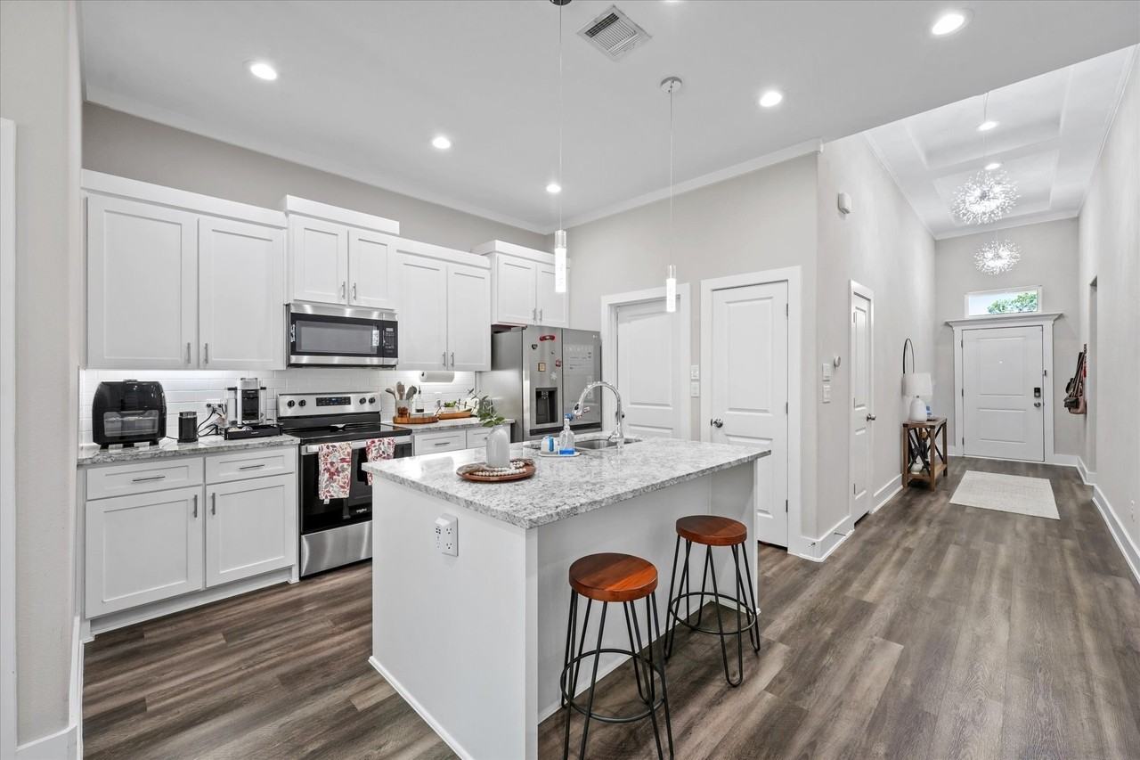 4520 Garrison Ave - Photo 4 of 17