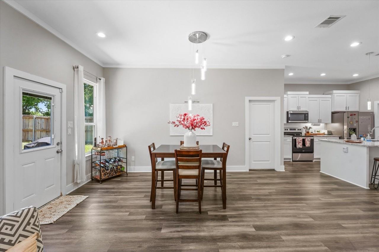 4520 Garrison Ave - Photo 5 of 17