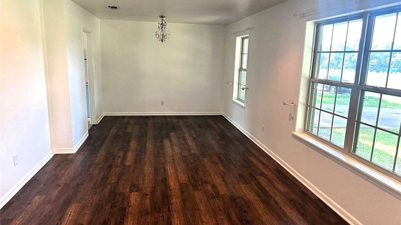 601 Rose Ln - Photo 2 of 11