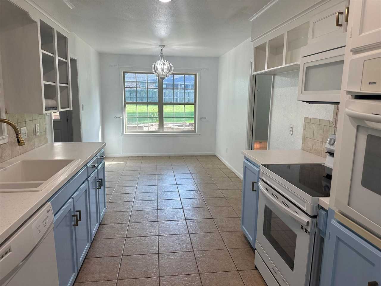 601 Rose Ln - Photo 5 of 11