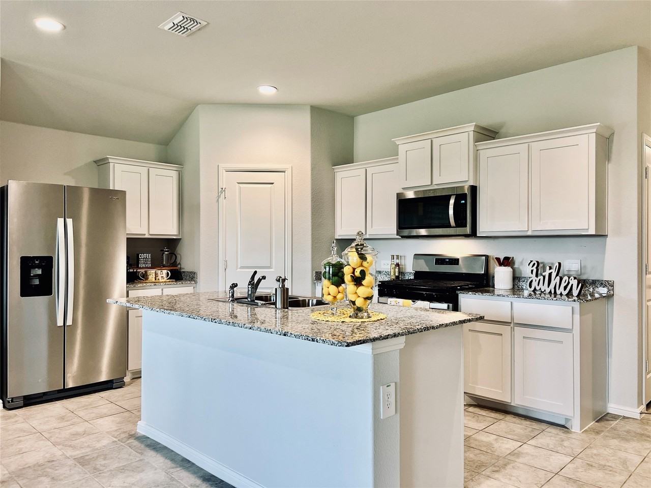 636 Mount Vista Ln - Photo 3 of 16