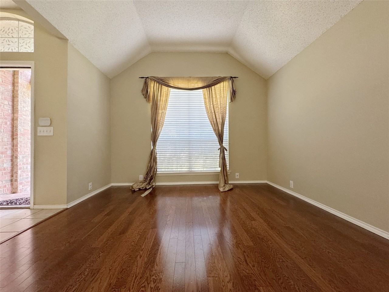 4712 Bull Run Dr - Photo 2 of 21