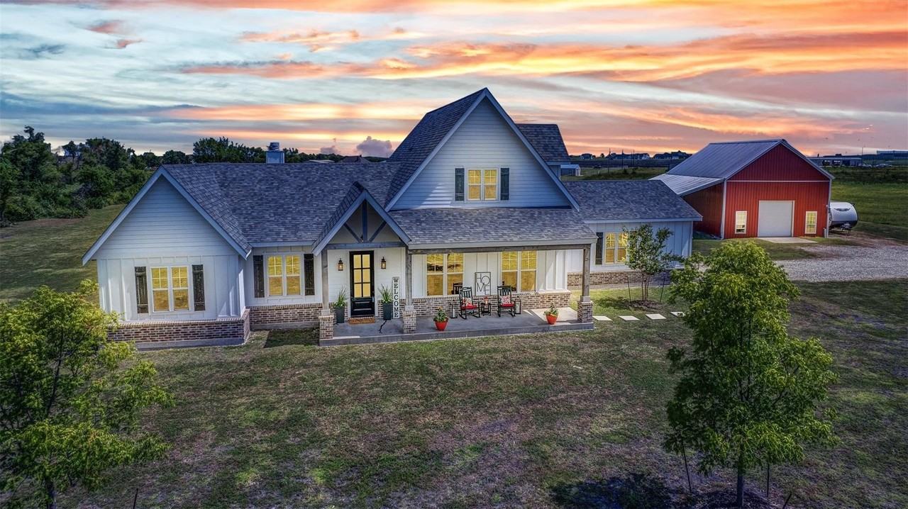 19040 Community Dr - Photo 2 of 11