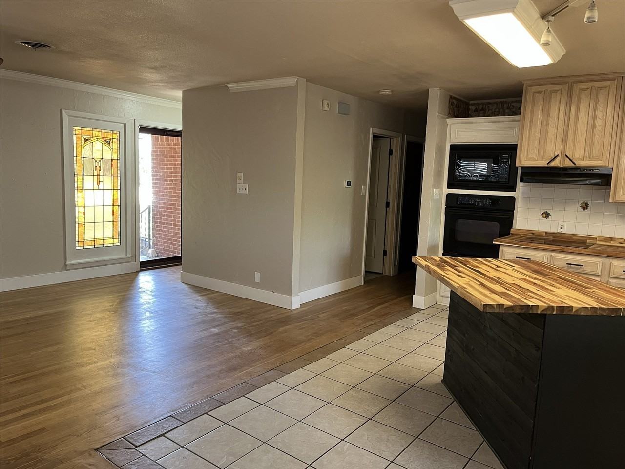 3401 Leith Ave - Photo 2 of 17
