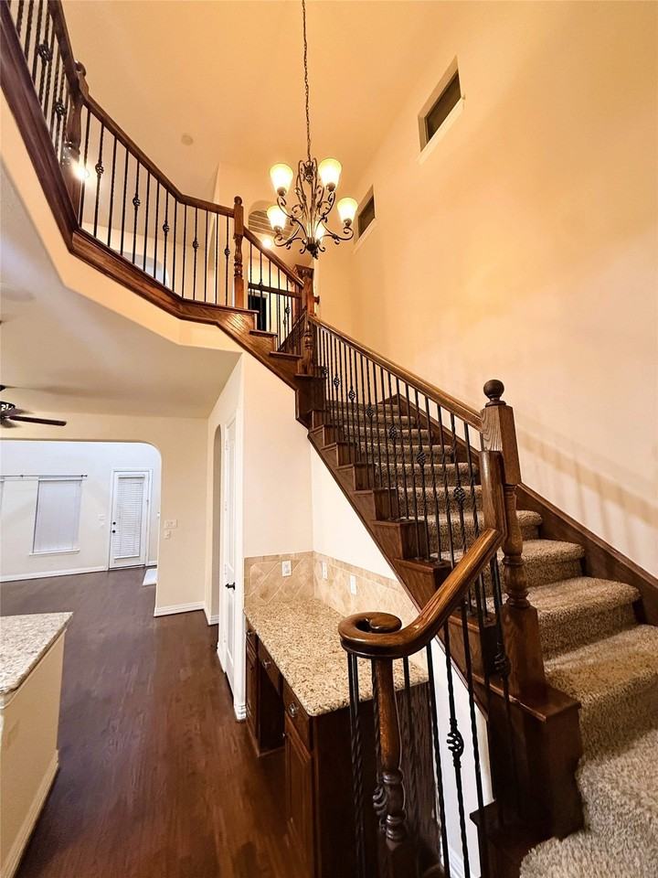 2215 Longview Rd - Photo 2 of 25
