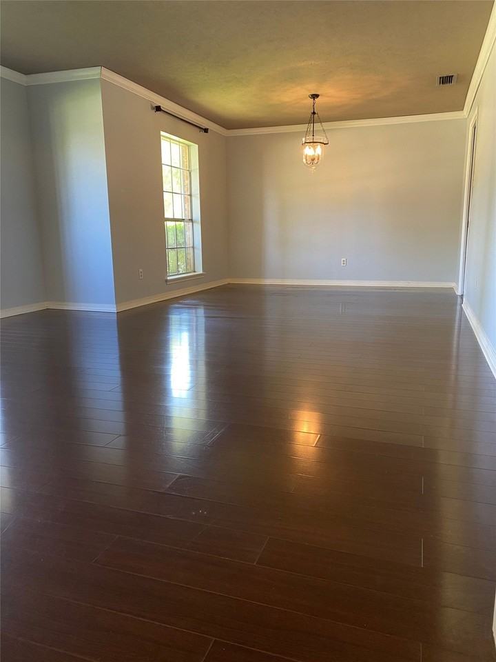 601 Rock Hollow Dr - Photo 3 of 22