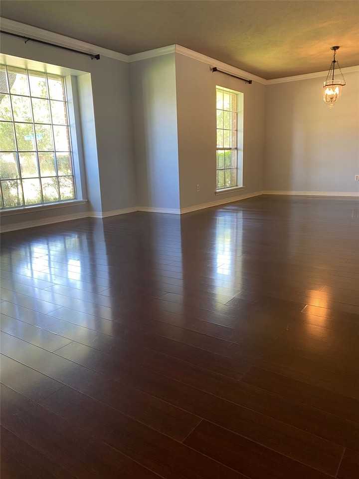 601 Rock Hollow Dr - Photo 4 of 22