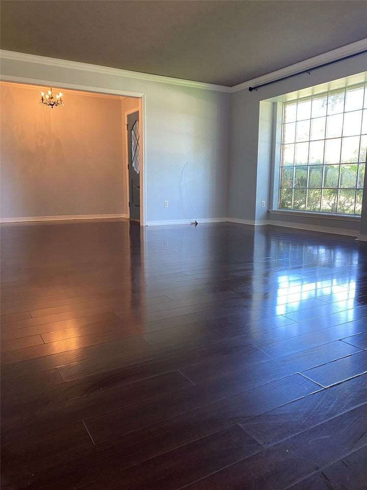 601 Rock Hollow Dr - Photo 5 of 22