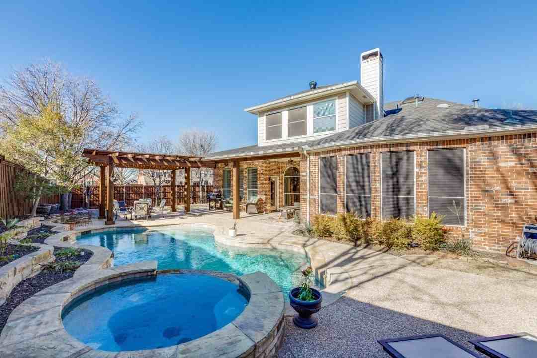 5203 Cree Dr - Photo 3 of 33