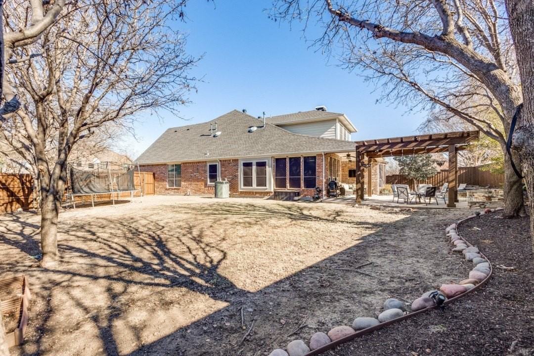 5203 Cree Dr - Photo 4 of 33